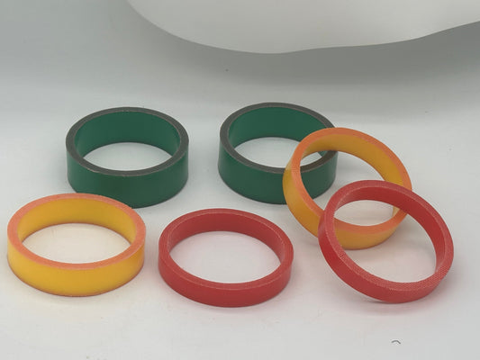 Green, yellow and red ring-shaped molded components
