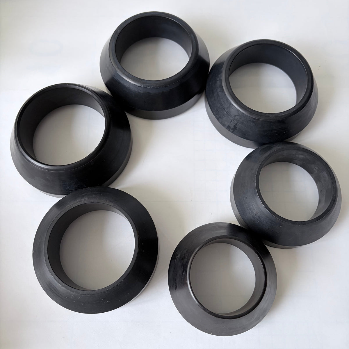 Molded rubber packer element profile example