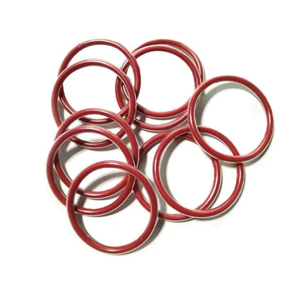 Glossy red coated rubber O-rings in several visible diameters