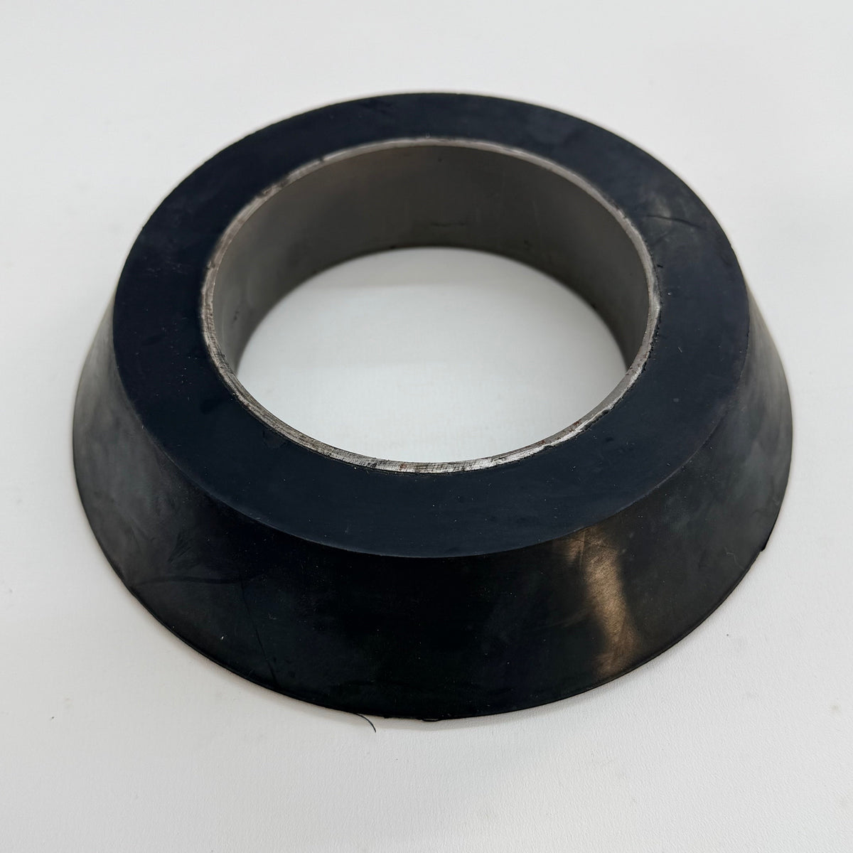 Representative Type V casing swab cup profile